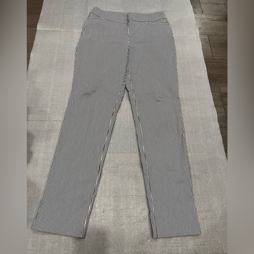 [US8T]Chico’s Striped Black and White Ankle Pants Career